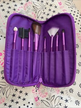 NWOT   Metallic Purple Zip Pouch & Makeup Brush Set